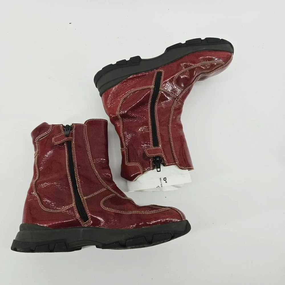 Naturino girls Red patent leather boots size‎ 32 US Girls size 2 zip closure